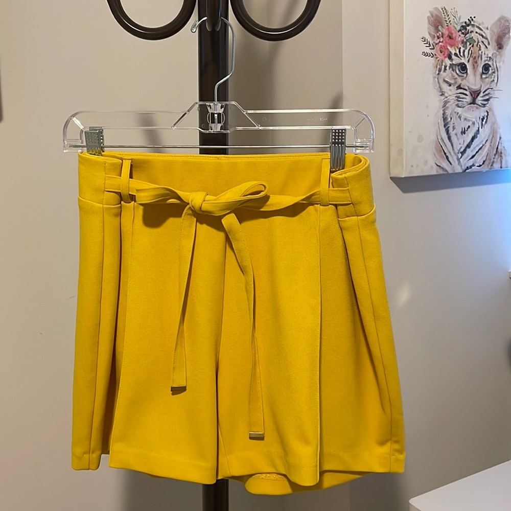 Yellow short🌻✨